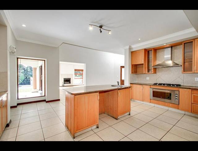 3 BEDROOM HOUSE FOR SALE IN LONEHILL